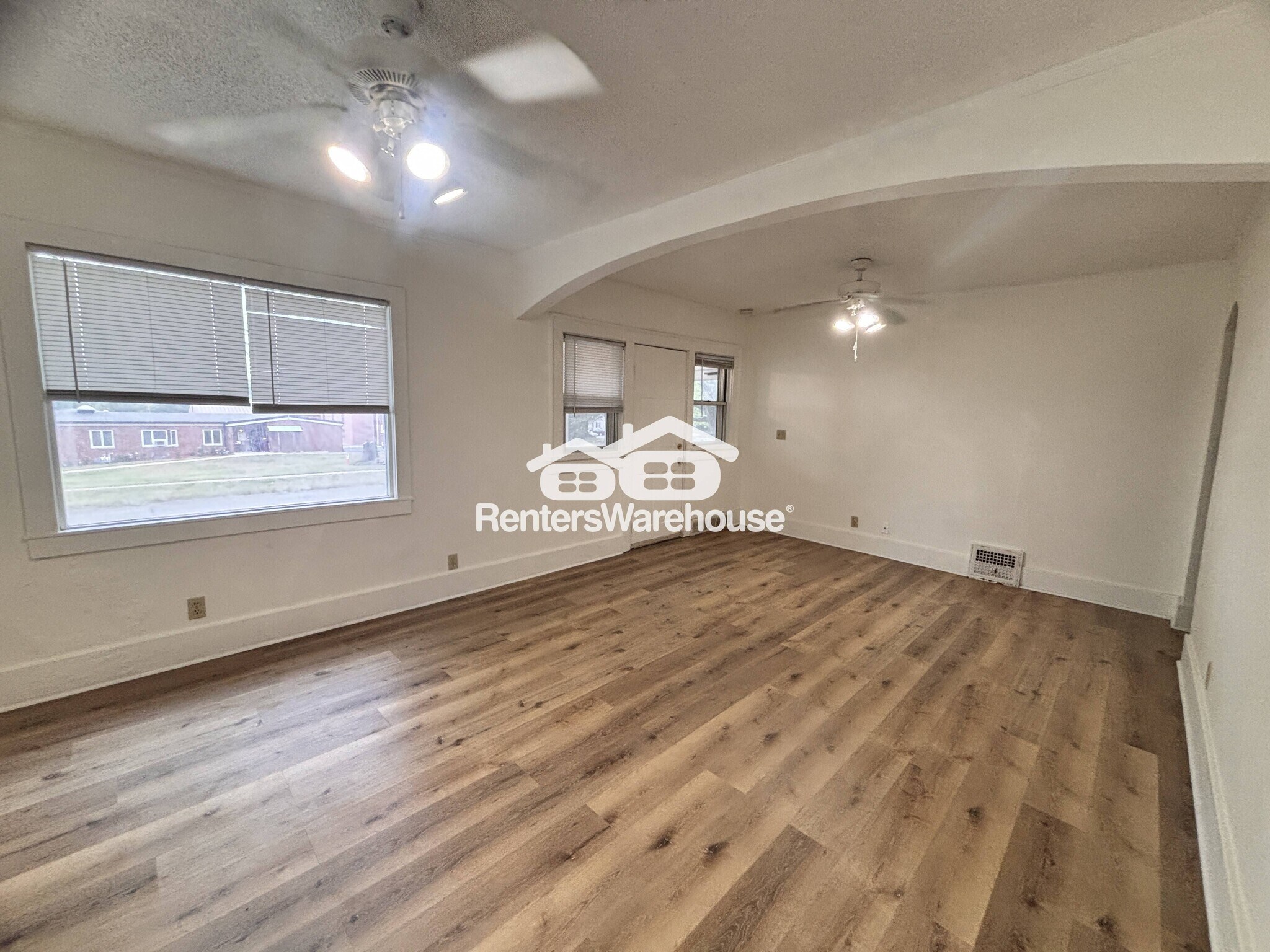 Building Photo - 1229 Merle Hay Rd