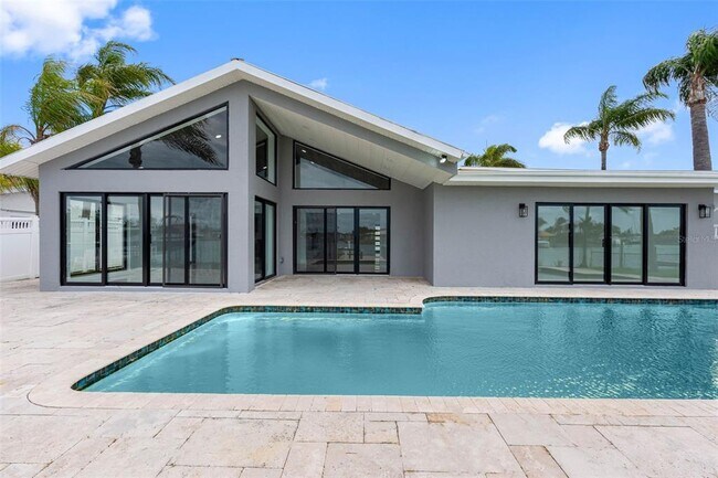 Building Photo - 520 115th Ave