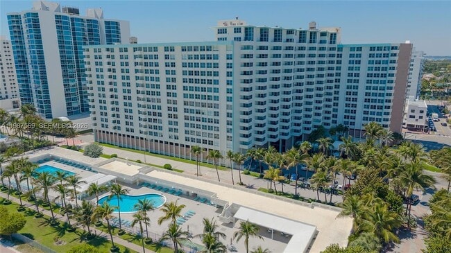Building Photo - 2899 Collins Ave