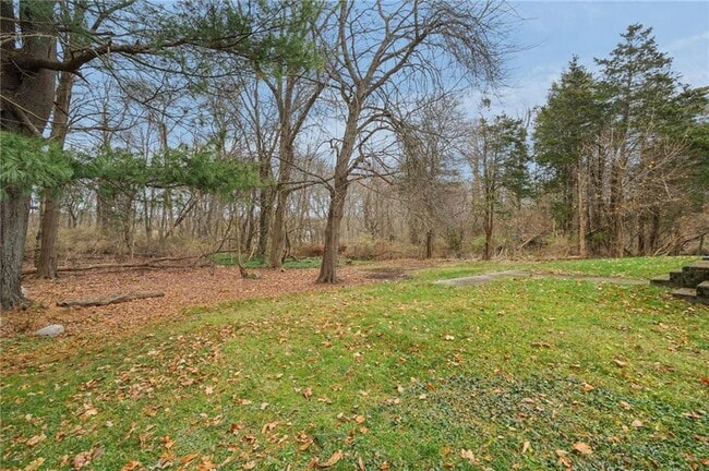 Building Photo - 80 Lakeshore Dr