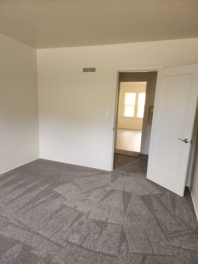 Building Photo - Country Home Between Empire and Waterford-  3 Bedroom 1 Bathroom With Central Heat And Air