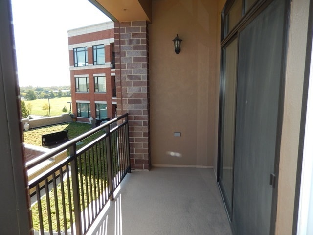 Building Photo - 850 Village Center Dr