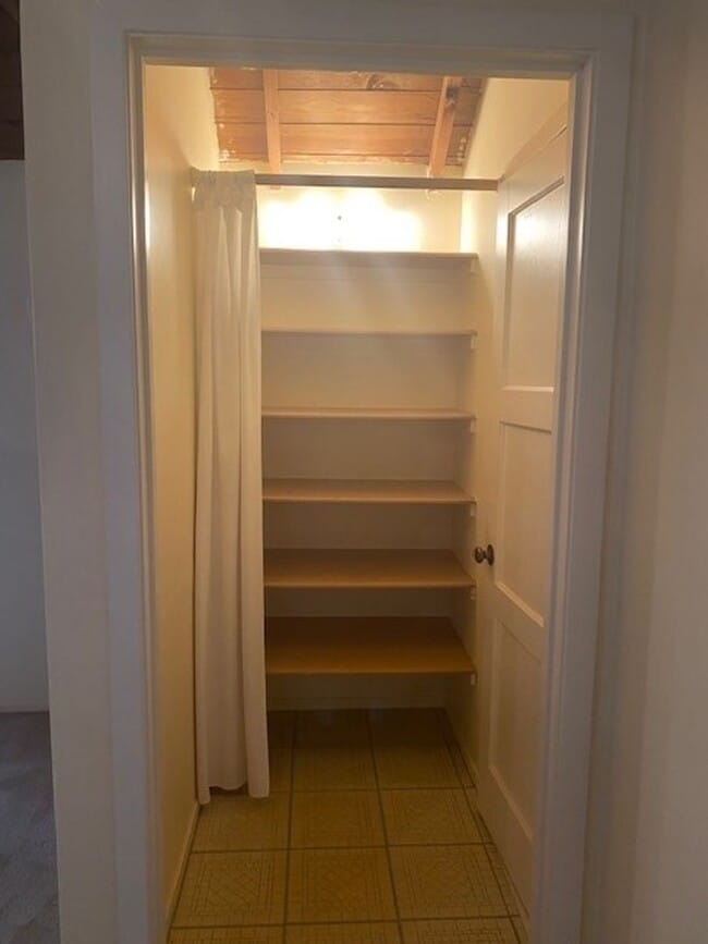 Building Photo - Charming Studio Cottage for Lease