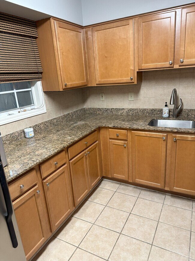 Building Photo - 3200 Seven Pines Ct