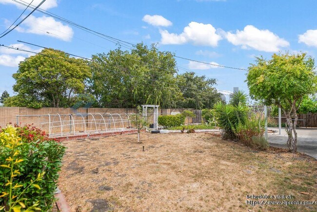 Building Photo - 8367 Cavalier Ln