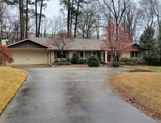 Building Photo - 4615 Mystic Dr NE