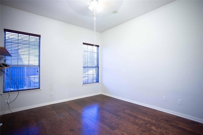 Building Photo - 136 Merideth Dr