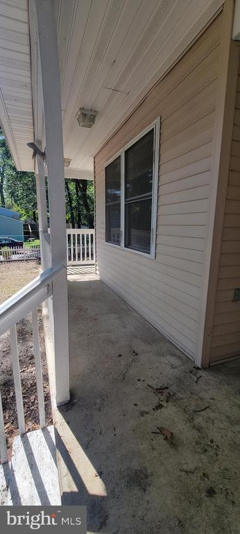 Building Photo - 2401 N Lakeshore Dr