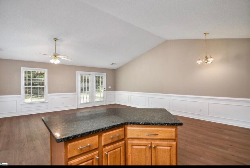 Building Photo - 27 Sweetland Ct