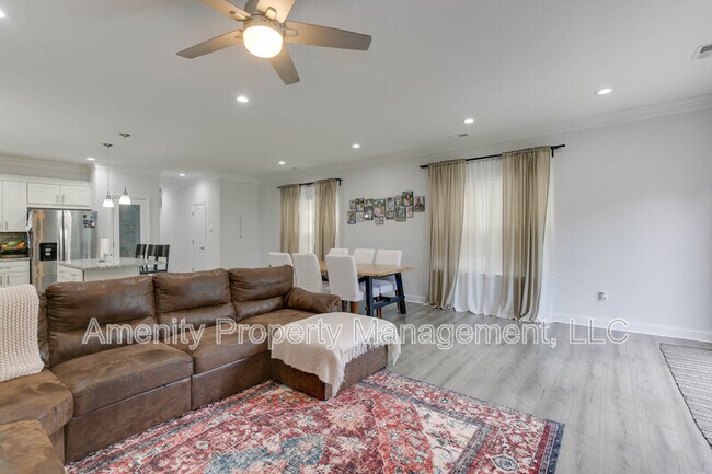 Building Photo - 614 Rolfe St