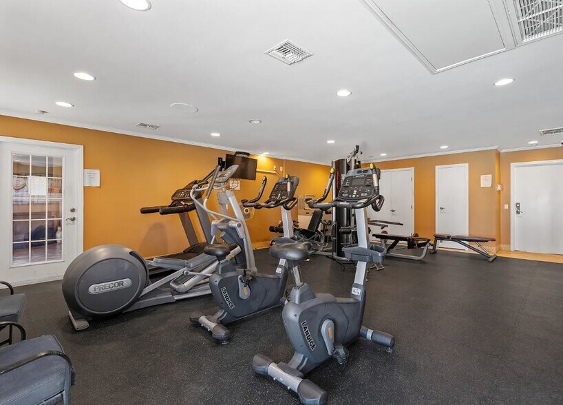 Building Photo - 43376 Cook St