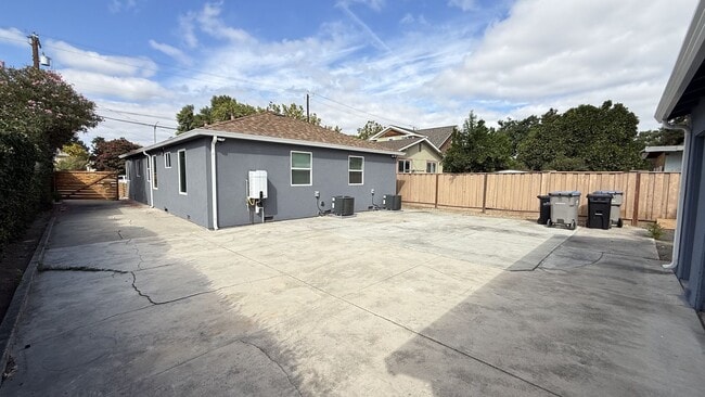 Building Photo - 212 N 17th St