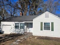 Building Photo - 2BR/1BA One-level Cottage in Forest Hills