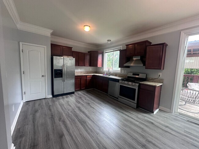 Building Photo - Bannon Crossings 3 bed, 2.5 half bath house with basement