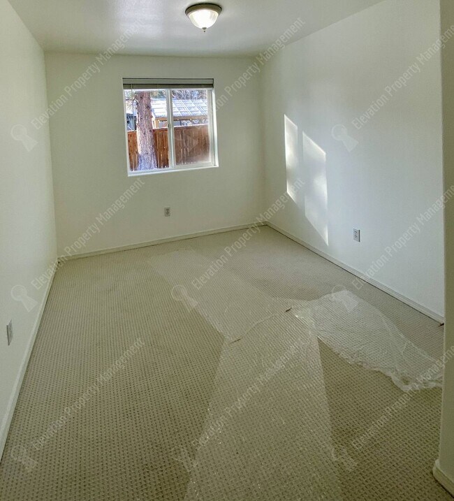 Building Photo - Single-Level 3 BR - 2 BA Rancher in Southw...