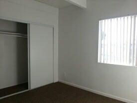 Building Photo - 1415 E Cruces St