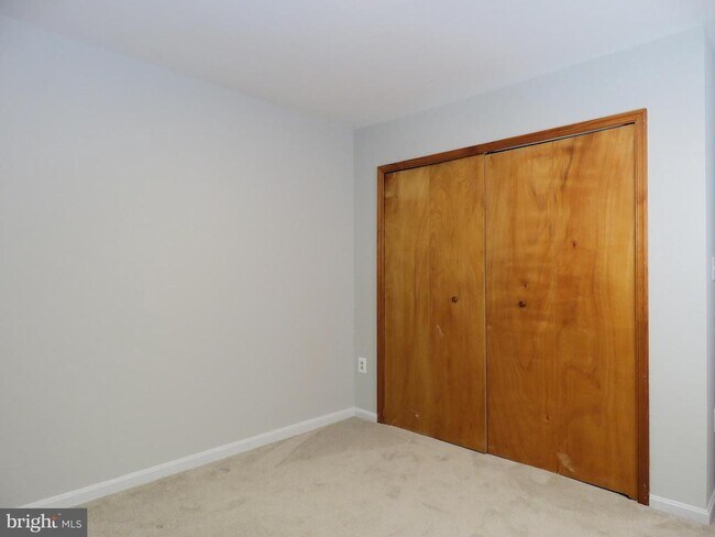 Building Photo - 3013 Hickory Grove Ct