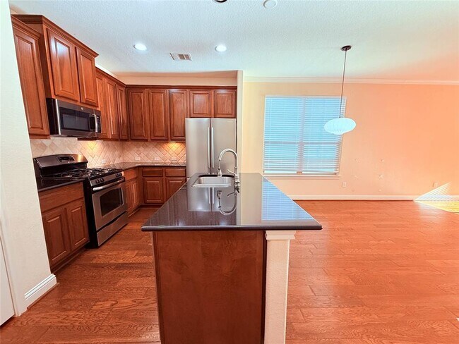 Building Photo - 2505 Amur Dr