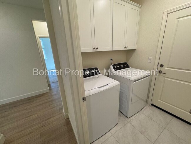 Building Photo - 837 Bravestone Ave