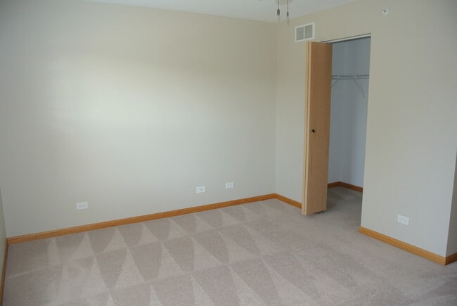 Building Photo - 118 Colonial Pkwy