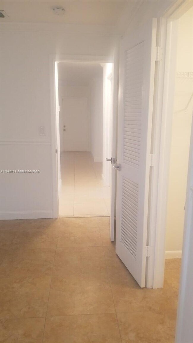 Building Photo - 3000 NW 5th Terrace