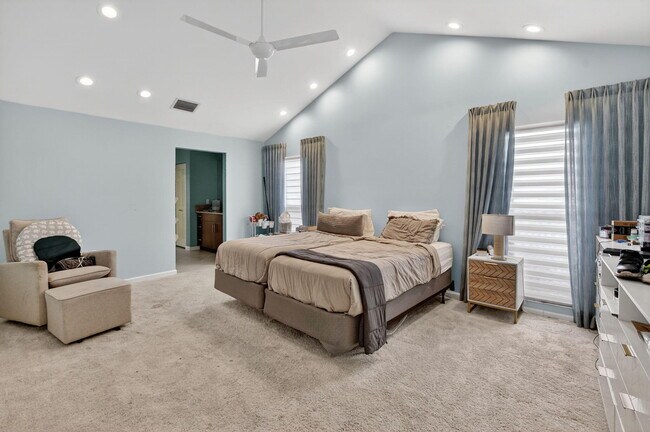 Building Photo - 10065 Camelback Ln