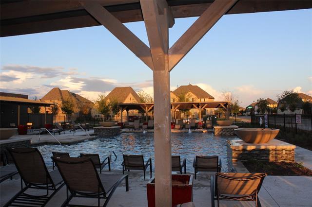 Building Photo - 2020 Overton Park Dr