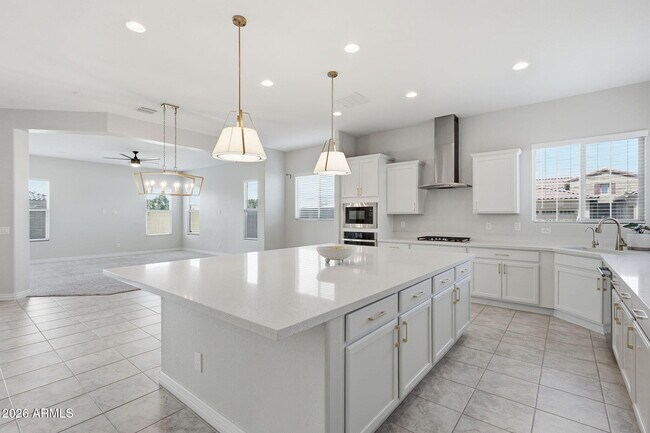 Building Photo - 10631 E Thatcher Ave
