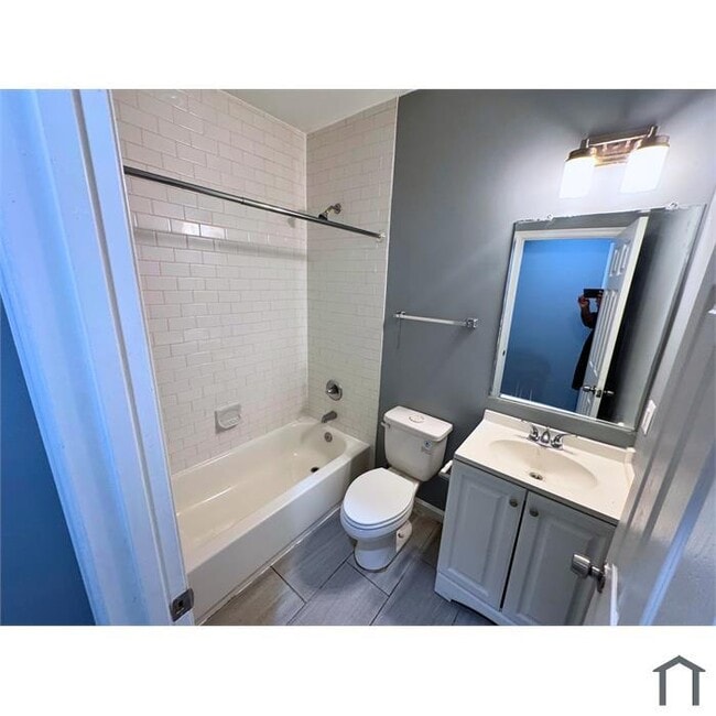 Building Photo - 1712 R St SE