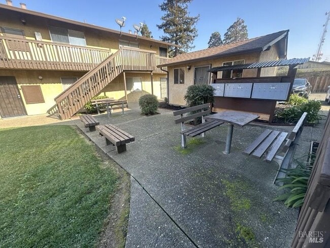 Building Photo - 338 Amador St