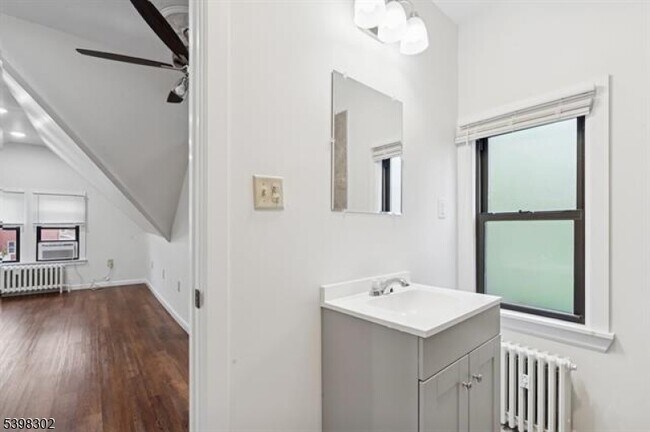 Building Photo - 350 Arlington Ave