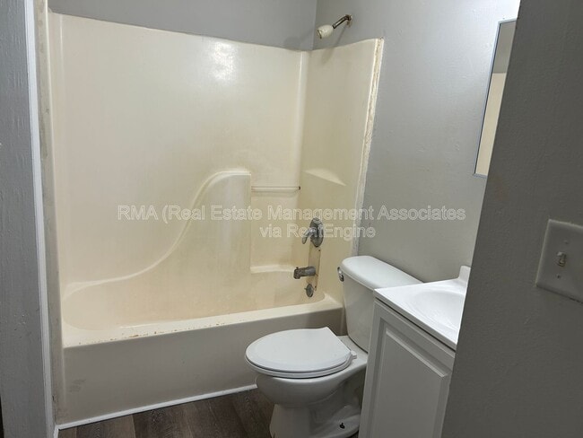 Building Photo - 525 E Central Ave