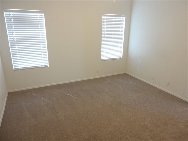 Building Photo - 955 S Del Rancho