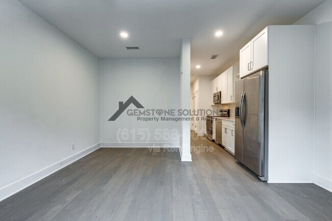 Building Photo - 1041 E Trinity Ln