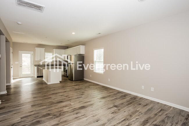 Building Photo - 331 Bell St