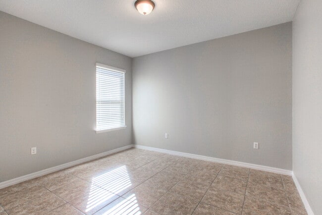 Building Photo - 6794 Glenbrook Dr