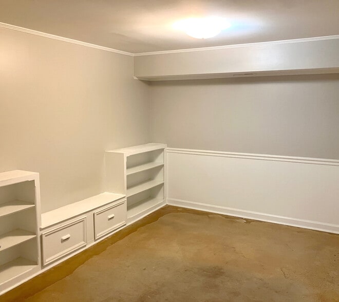 Building Photo - 1638 Delia Dr