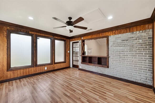 Building Photo - 13907 Old Village Ln