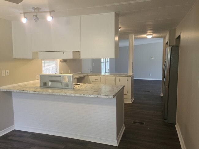 Building Photo - 8405 Verano St