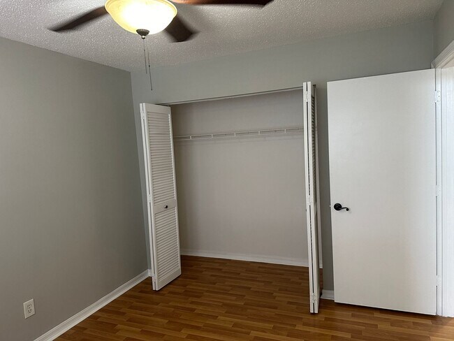 Building Photo - Single Family house in Silver Lakes - Pemb...