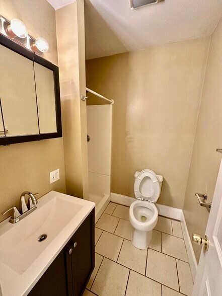 Building Photo - 72 Egmont St