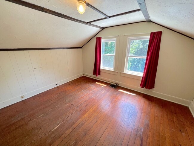 Building Photo - 201 Shamrock Rd
