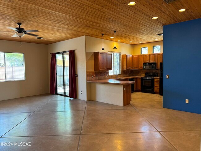Building Photo - 1717 N Baxter Dr