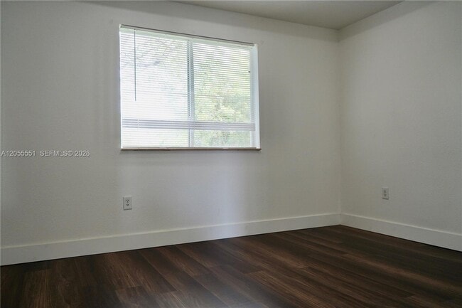 Building Photo - 1475 SE 24th Ct