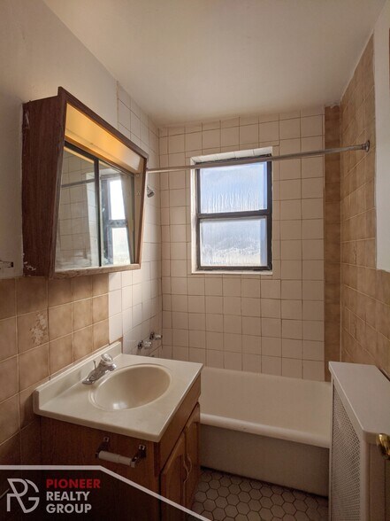 Building Photo - 739 W Belmont Ave