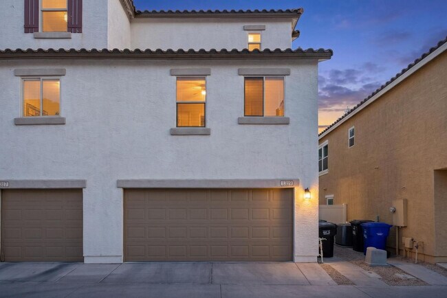 Building Photo - 1319 S Sabino Dr