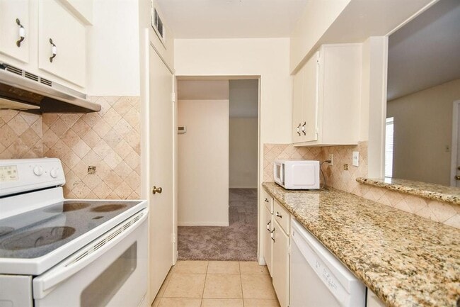 Building Photo - 9021 Gaylord Dr