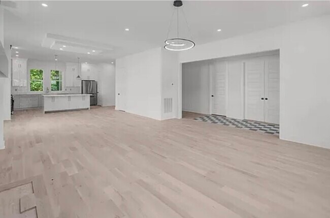 Building Photo - 2323 Carter Ave