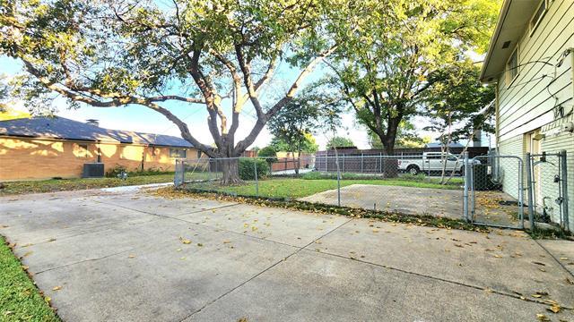 Building Photo - 1911 Greenhaven Dr