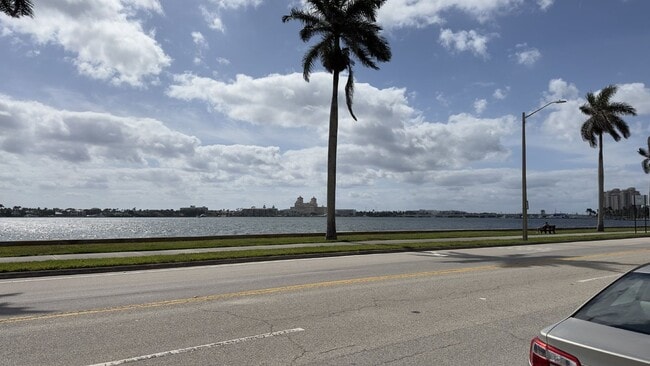 Building Photo - 1801 N Flagler Dr